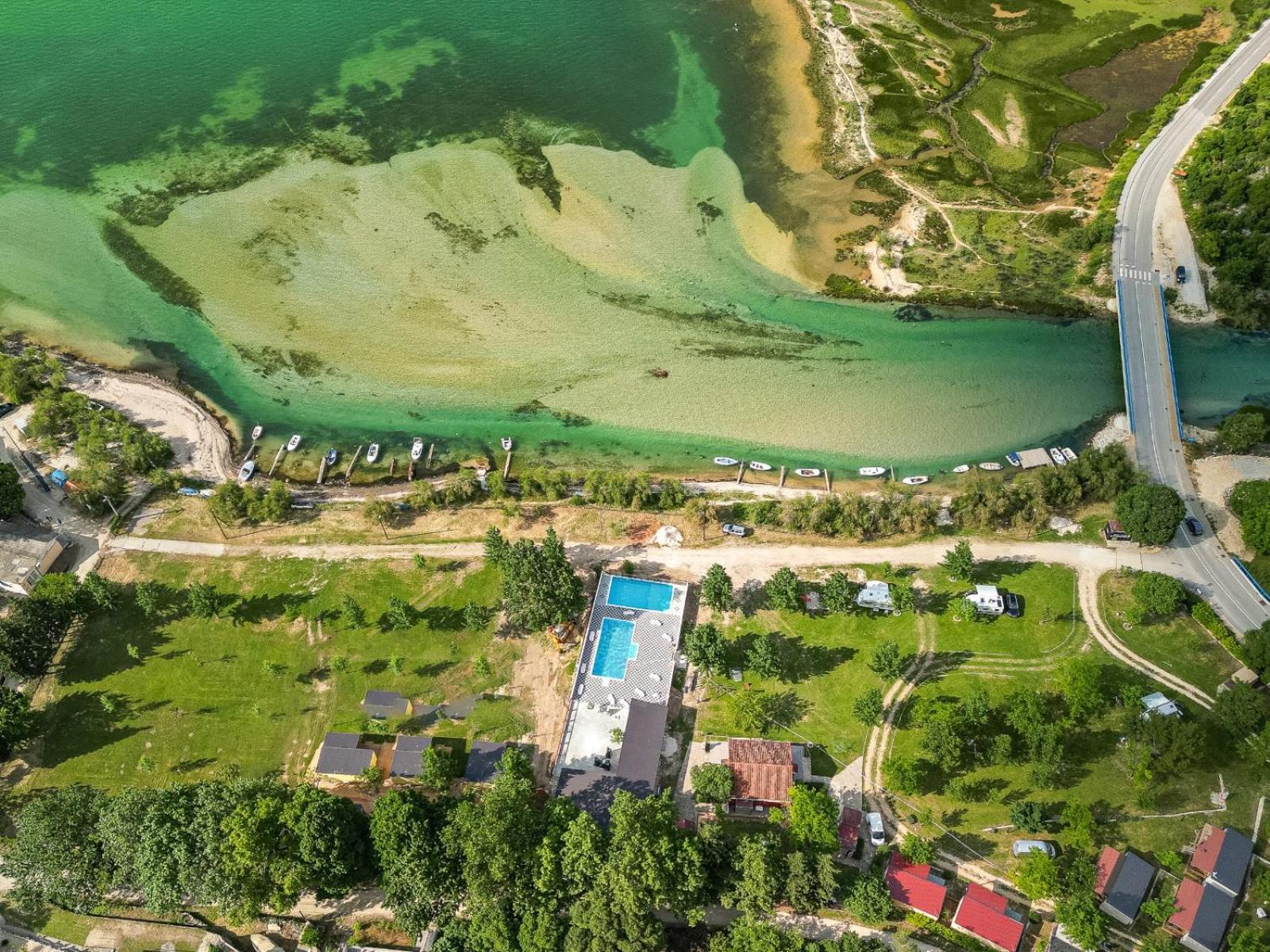 Sunny Resort Donji Karin Εξωτερικό φωτογραφία